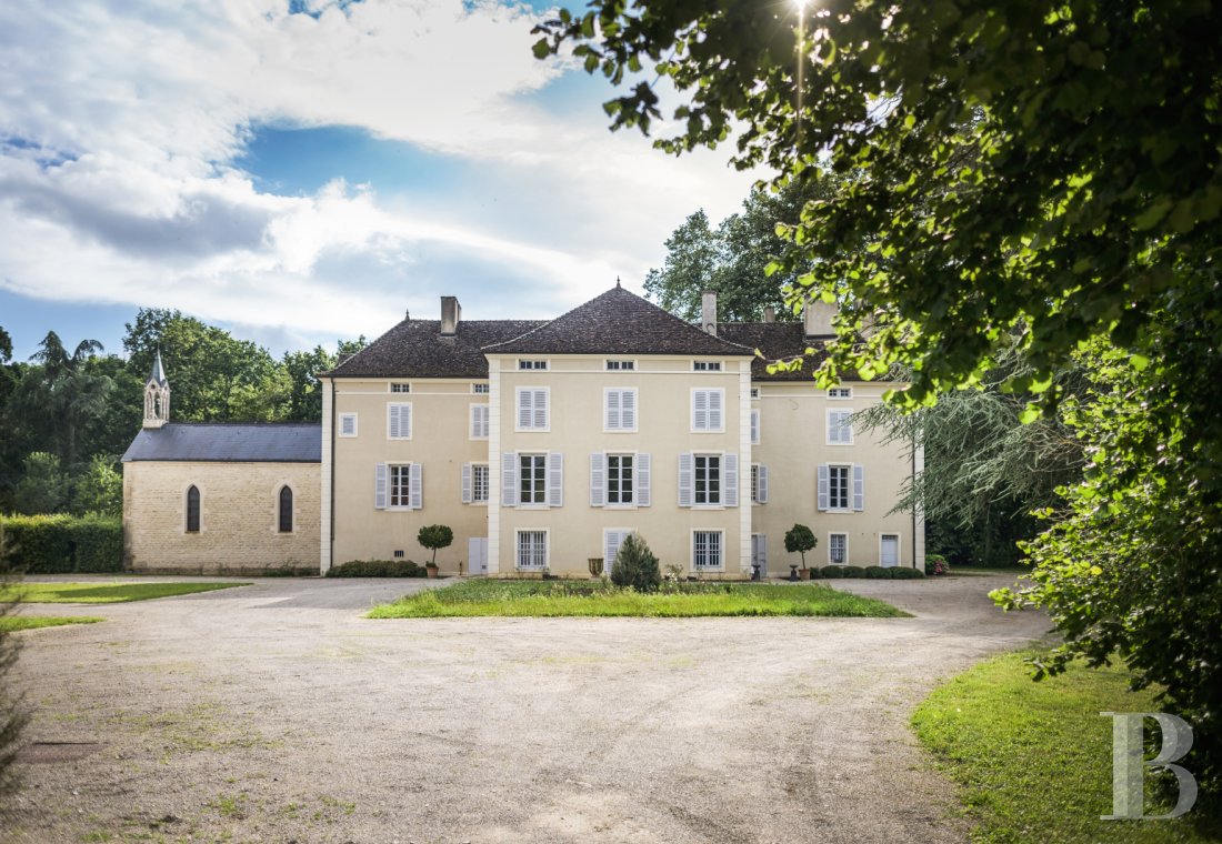 A chateau affiliated with Burgundy's greatest vineyards and permaculture to the south of Beaune - photo  n°53