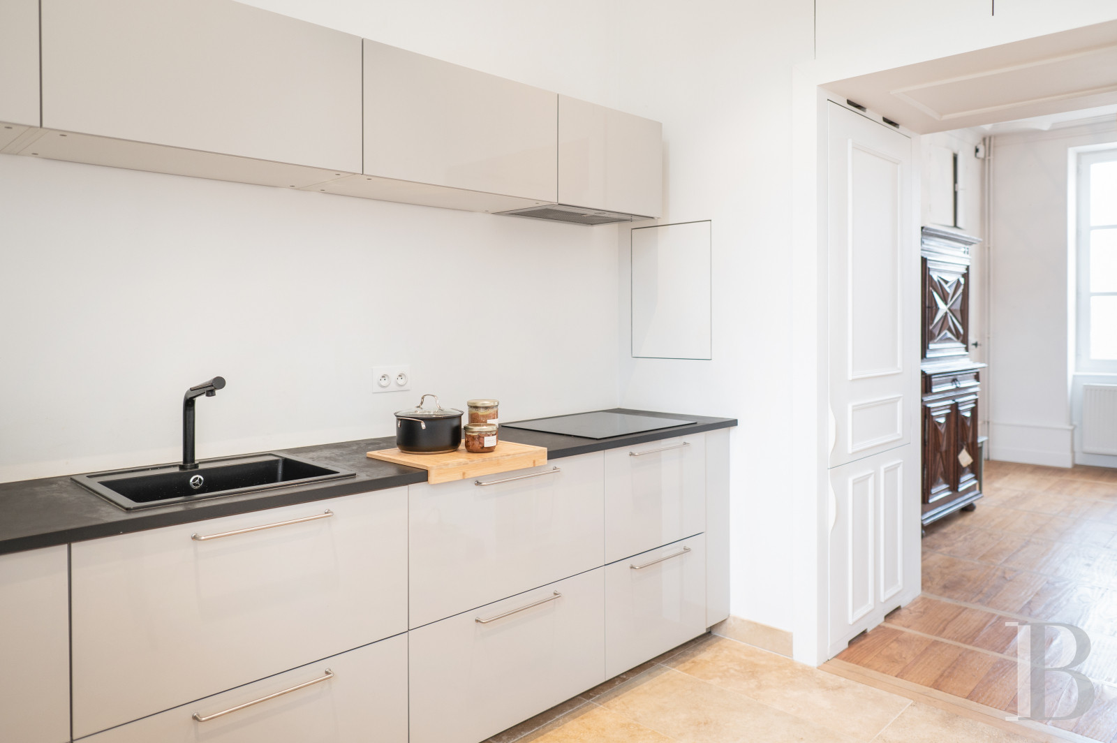 A chateau affiliated with Burgundy's greatest vineyards and permaculture to the south of Beaune - photo  n°37