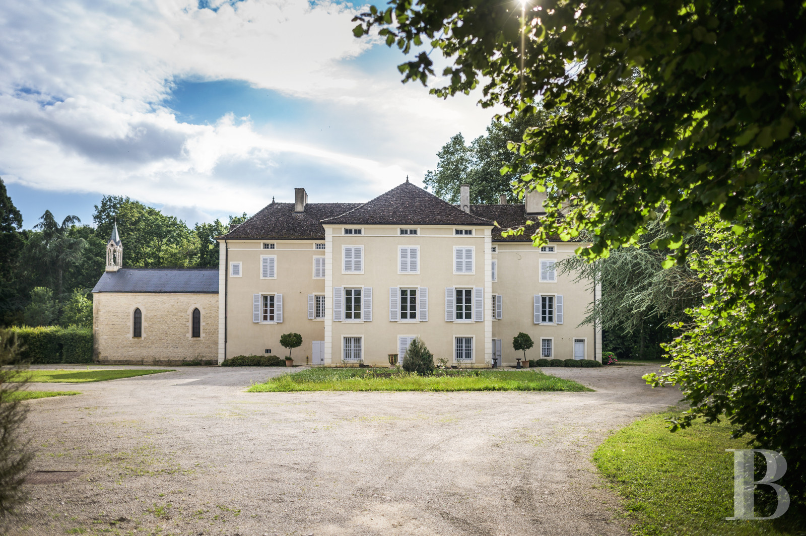 A chateau affiliated with Burgundy's greatest vineyards and permaculture to the south of Beaune - photo  n°6