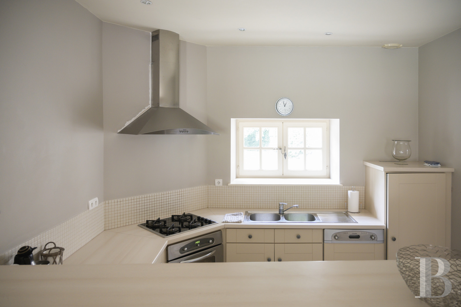 A chateau affiliated with Burgundy's greatest vineyards and permaculture to the south of Beaune - photo  n°25