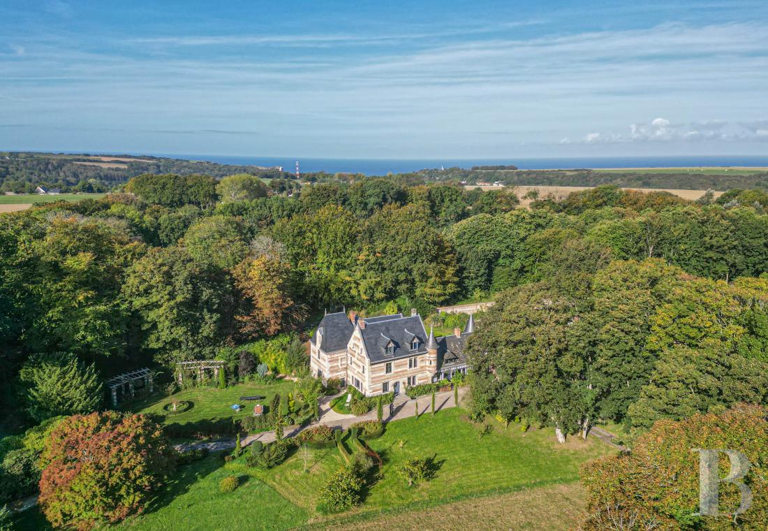 À proximité d’Étretat, en Seine-Maritime, un manoir du 14e siècle où se côtoient harmonieusement les époques - photo  n°45