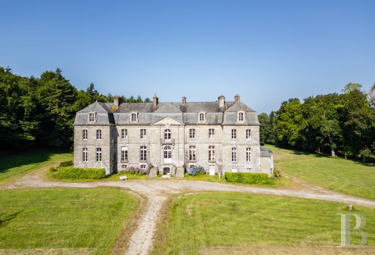 bretagne - Dans le Morbihan, sur près de 20 ha, un château du 18e s. inscrit MH et ses nombreuses dépendances