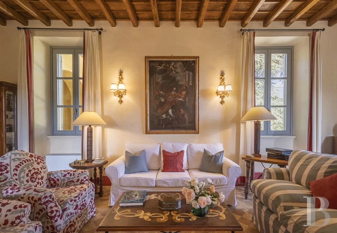 En Italie, entre Rome et Florence, une villa de la fin du 19e siècle implantée dans un vaste parc arboré - photo  n°8