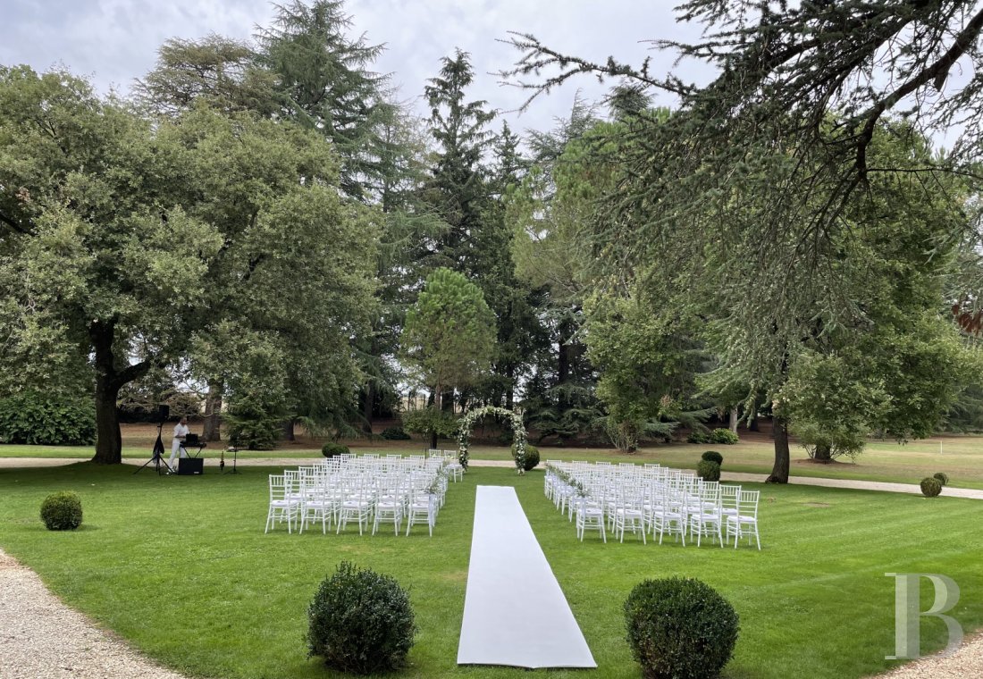 En Italie, entre Rome et Florence, une villa de la fin du 19e siècle implantée dans un vaste parc arboré - photo  n°6
