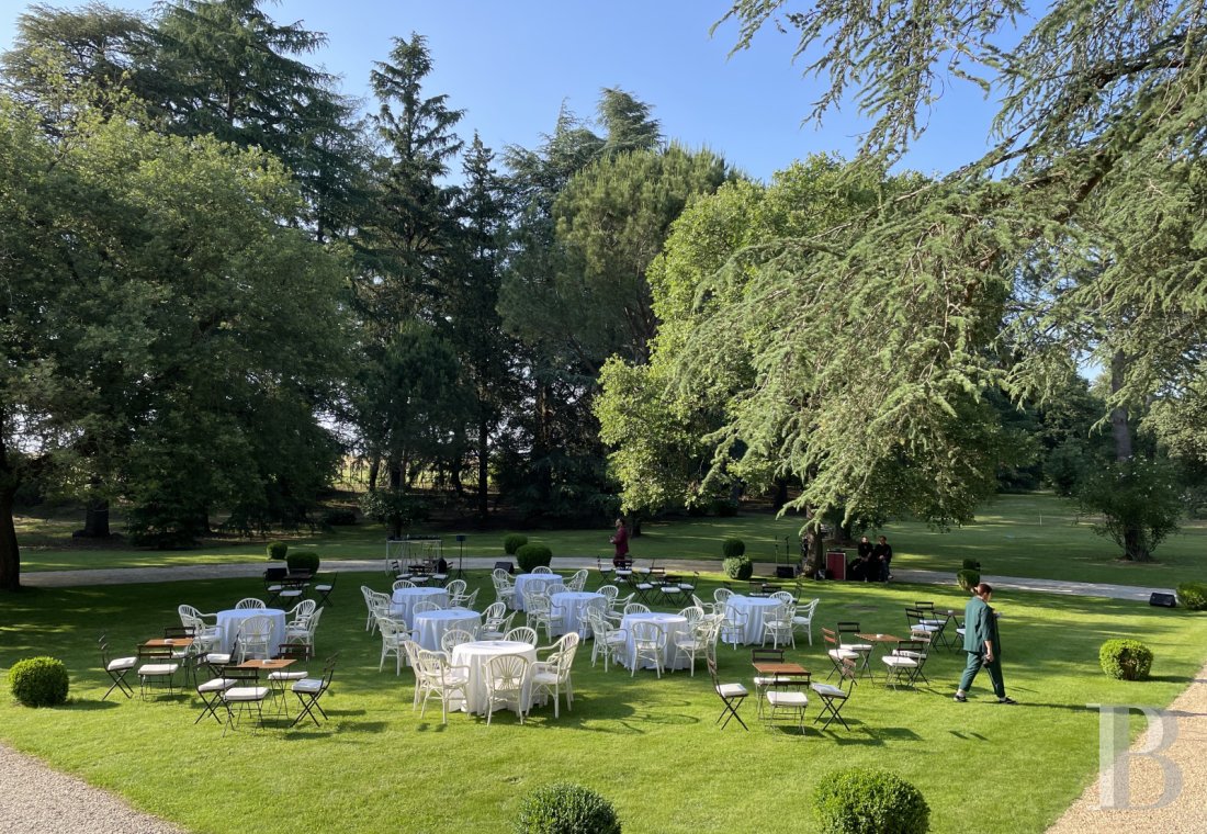 En Italie, entre Rome et Florence, une villa de la fin du 19e siècle implantée dans un vaste parc arboré - photo  n°5