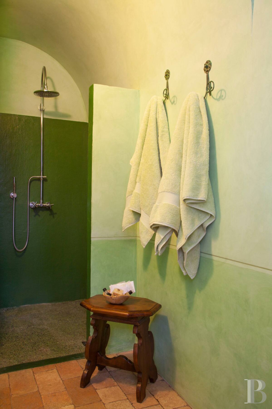 En Italie, entre Rome et Florence, une villa de la fin du 19e siècle implantée dans un vaste parc arboré - photo  n°20