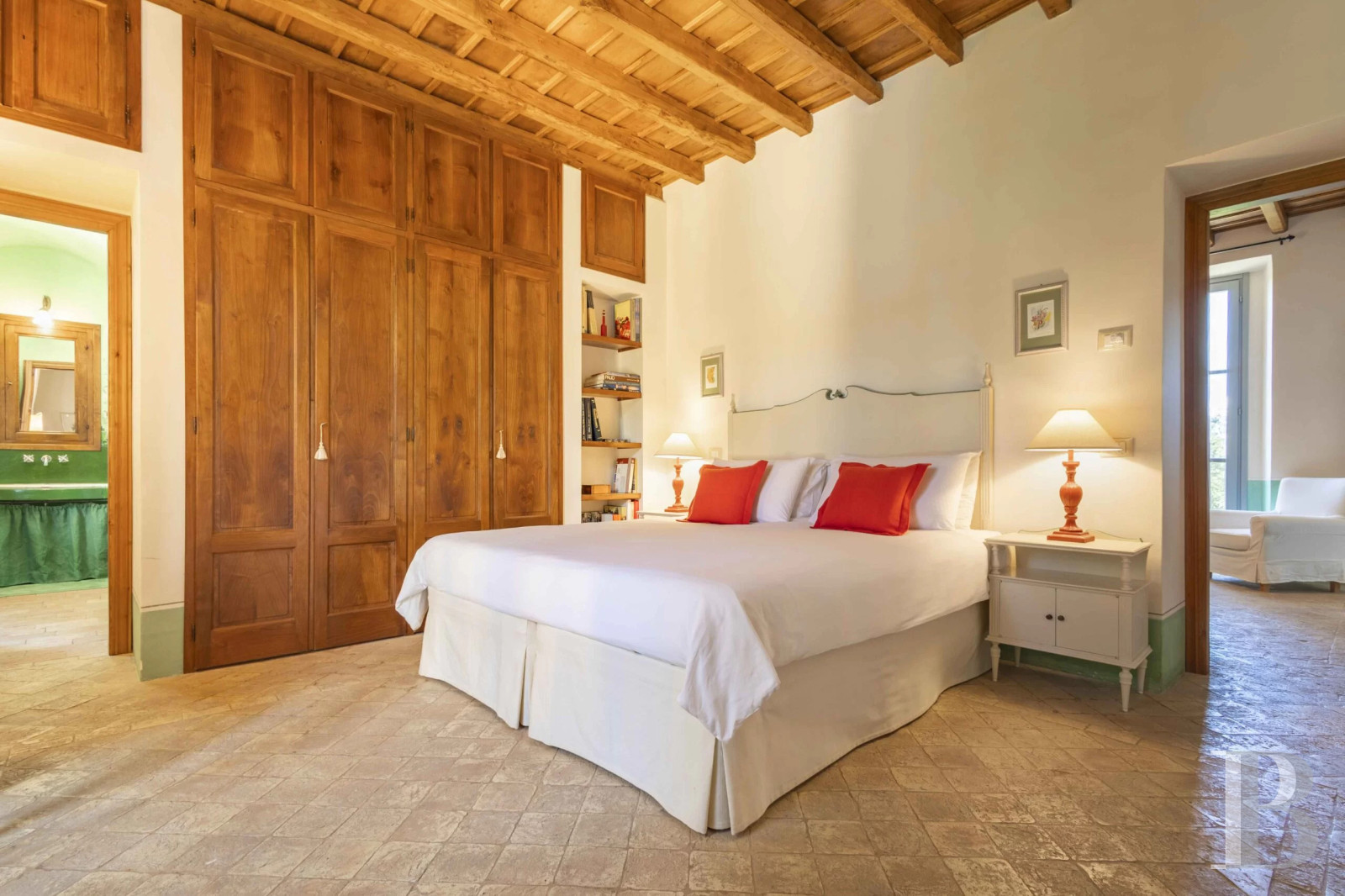 En Italie, entre Rome et Florence, une villa de la fin du 19e siècle implantée dans un vaste parc arboré - photo  n°19