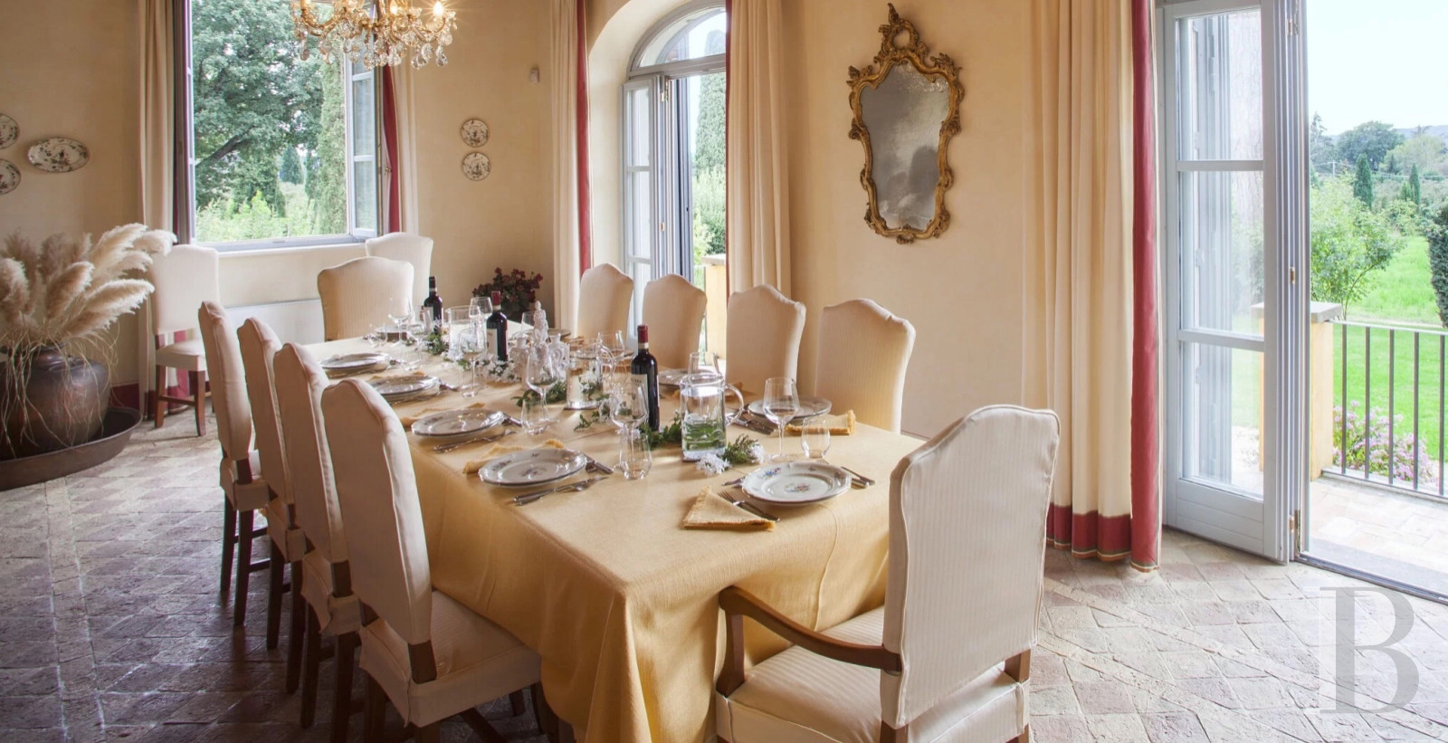 En Italie, entre Rome et Florence, une villa de la fin du 19e siècle implantée dans un vaste parc arboré - photo  n°11