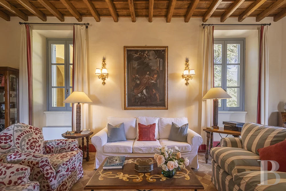 En Italie, entre Rome et Florence, une villa de la fin du 19e siècle implantée dans un vaste parc arboré - photo  n°8