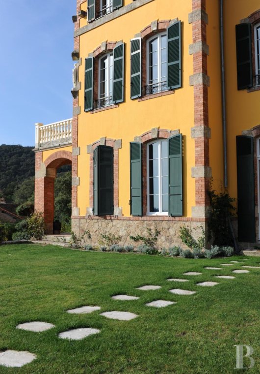 An Italian-inspired villa towering over the horizon and the sea, in the commune of Sainte-Maxime, in the Var department - photo  n°2