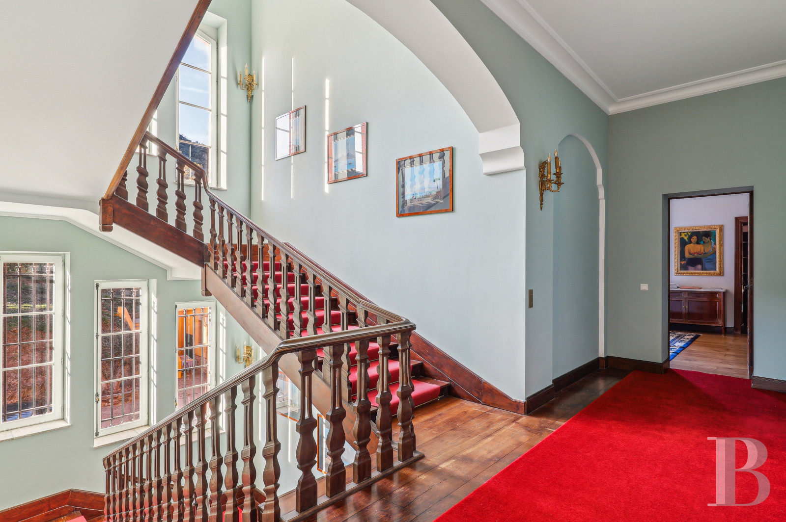 Dans le Var, sur la commune de Sainte-Maxime, une villa d’inspiration italienne dominant l’horizon jusqu’à la mer - photo  n°23