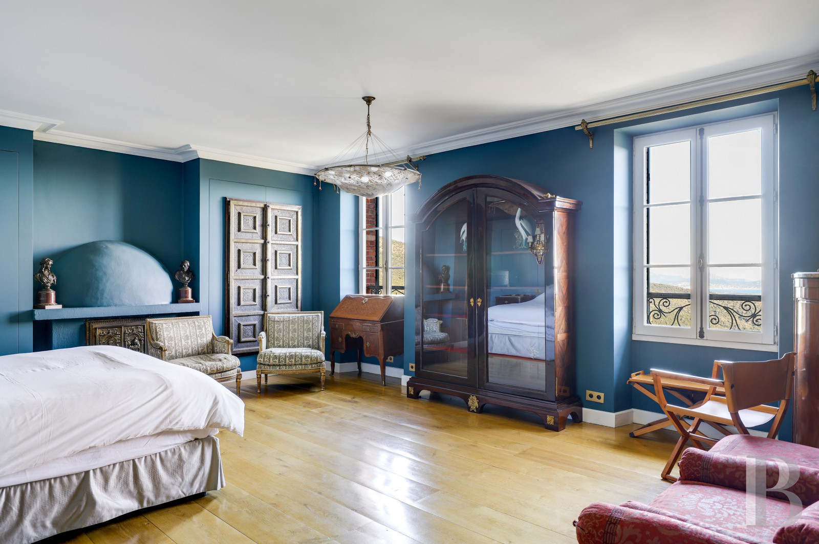 Dans le Var, sur la commune de Sainte-Maxime, une villa d’inspiration italienne dominant l’horizon jusqu’à la mer - photo  n°19