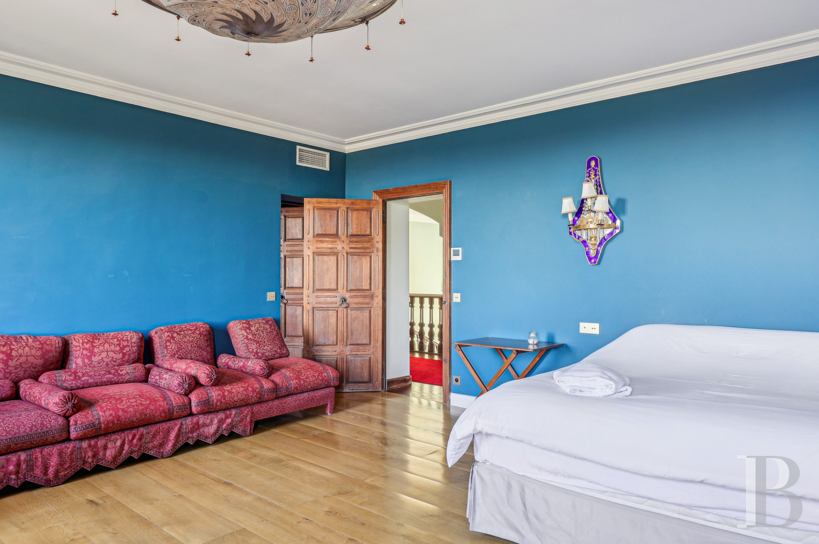 Dans le Var, sur la commune de Sainte-Maxime, une villa d’inspiration italienne dominant l’horizon jusqu’à la mer - photo  n°33