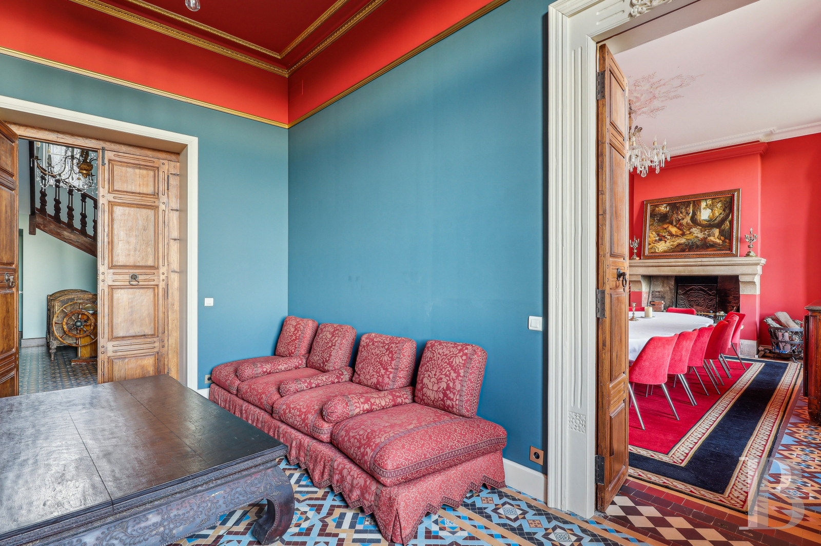 Dans le Var, sur la commune de Sainte-Maxime, une villa d’inspiration italienne dominant l’horizon jusqu’à la mer - photo  n°10