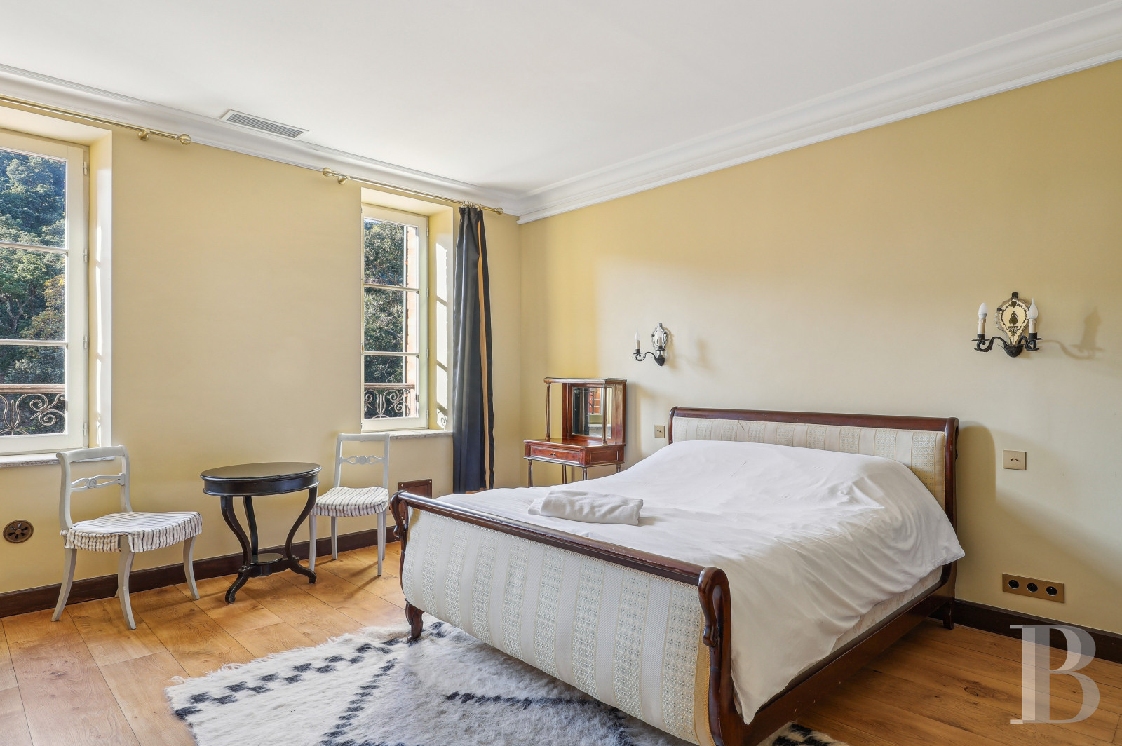 Dans le Var, sur la commune de Sainte-Maxime, une villa d’inspiration italienne dominant l’horizon jusqu’à la mer - photo  n°29