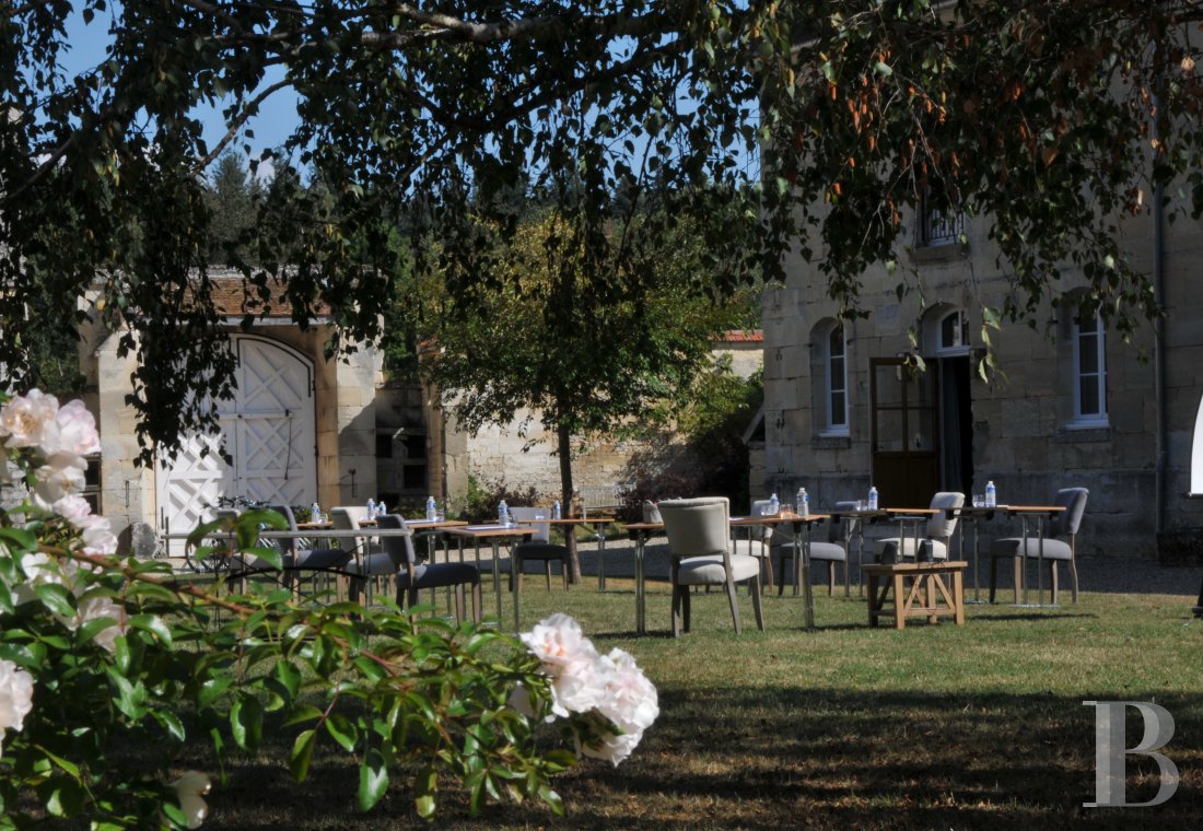 A large 18th century farmhouse and dovecote transformed into a hotel in the Oise, near Senlis - photo  n°6