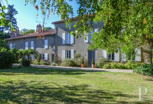 poitou-charentes - On the edge of the medieval town of Parthenay,  a country residence which is a great place to live 