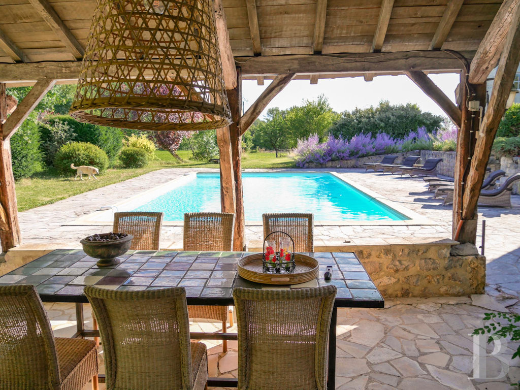 An 18th century chateau surrounded by trees and hills in the Lot valley - photo  n°29