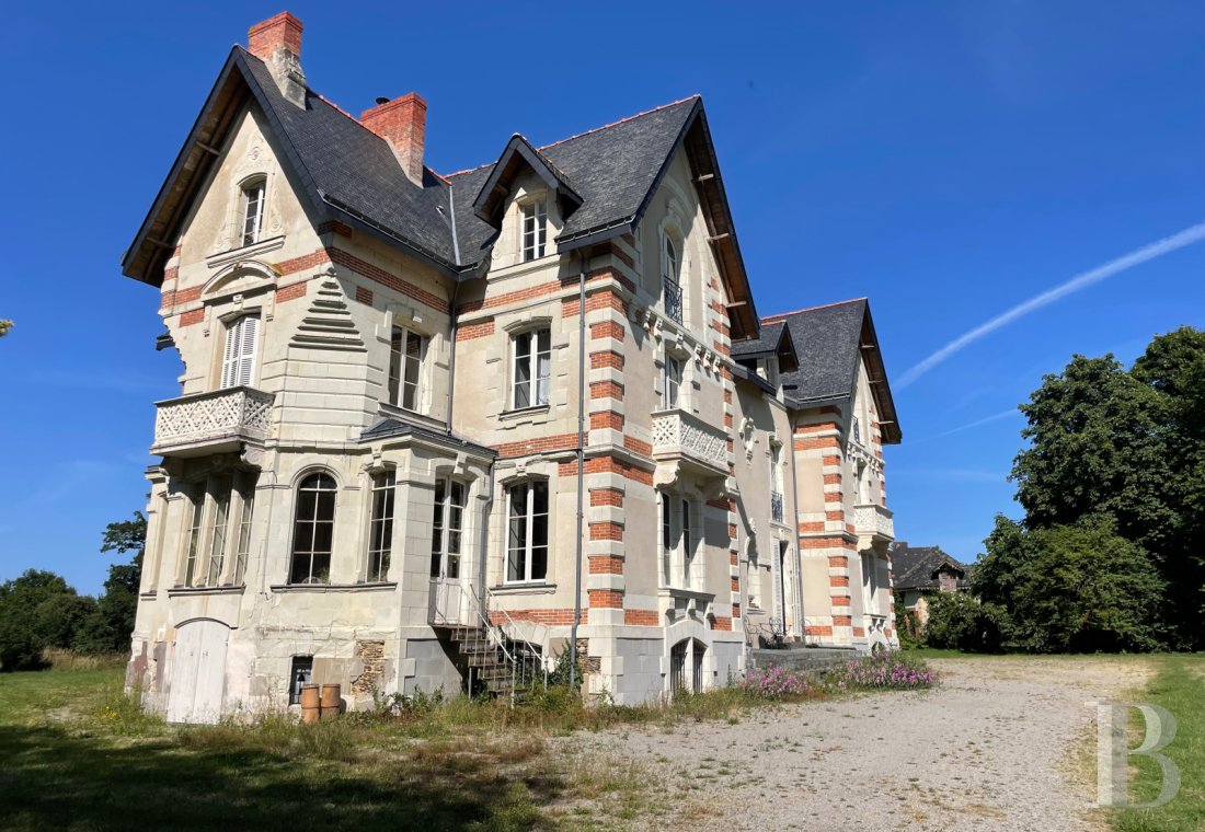 chateaux for sale France pays de loire   - 2