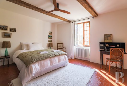 character properties France provence cote dazur   - 8