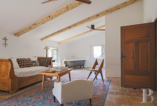 character properties France provence cote dazur   - 9