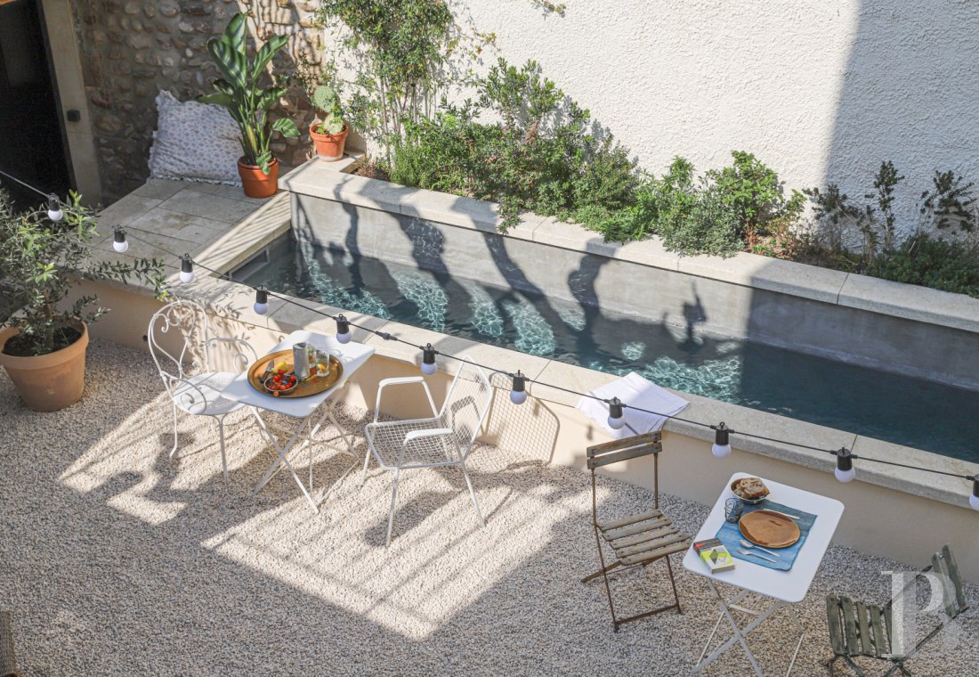 character properties France provence cote dazur   - 13