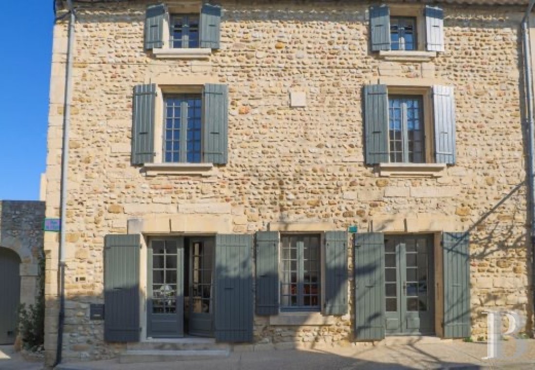character properties France provence cote dazur   - 1