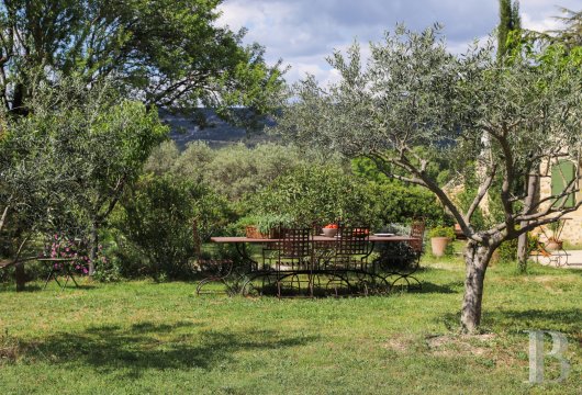 A 17th century building full of light and space in the Luberon, on the outskirts of Lourmarin - photo  n°3