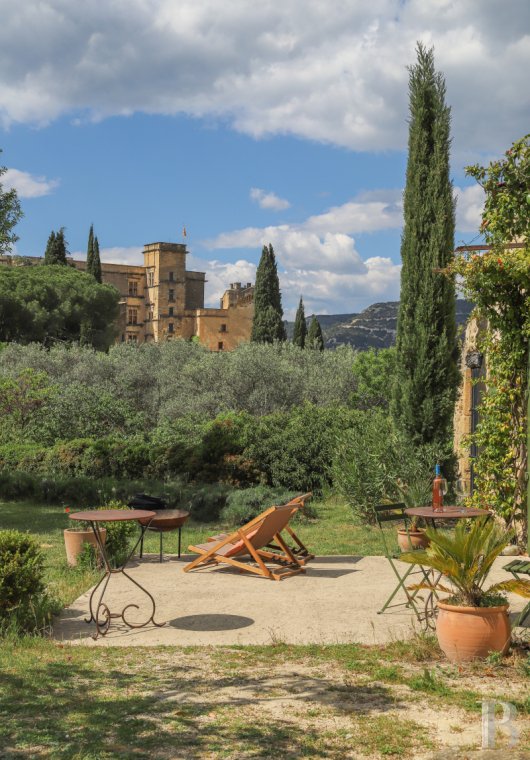 A 17th century building full of light and space in the Luberon, on the outskirts of Lourmarin - photo  n°4