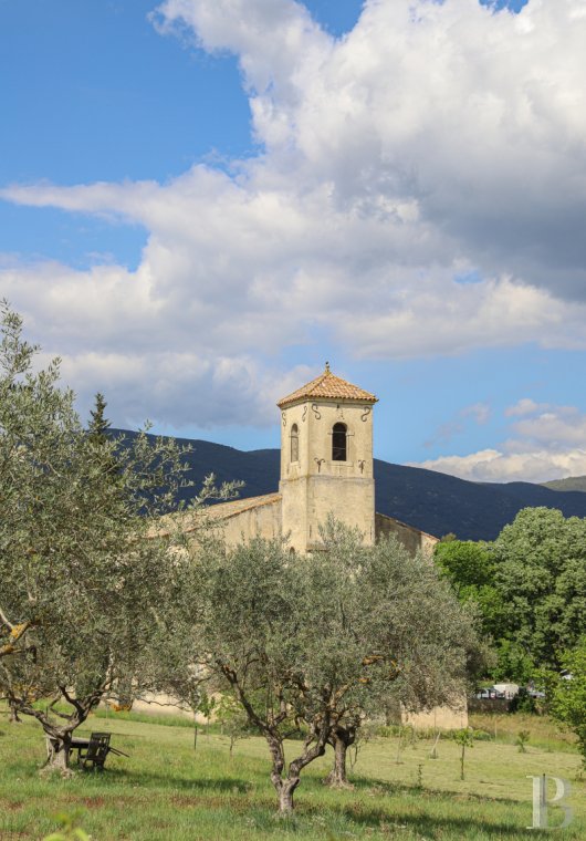 A 17th century building full of light and space in the Luberon, on the outskirts of Lourmarin - photo  n°8