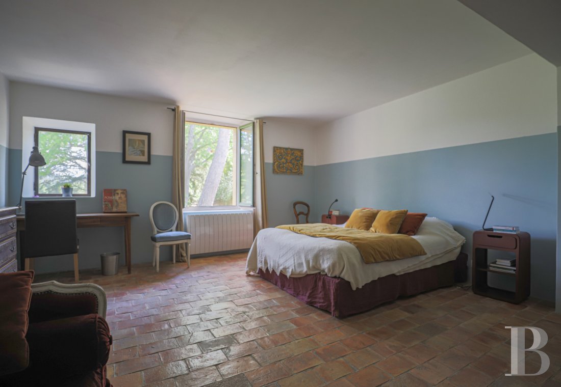 A 17th century building full of light and space in the Luberon, on the outskirts of Lourmarin - photo  n°18