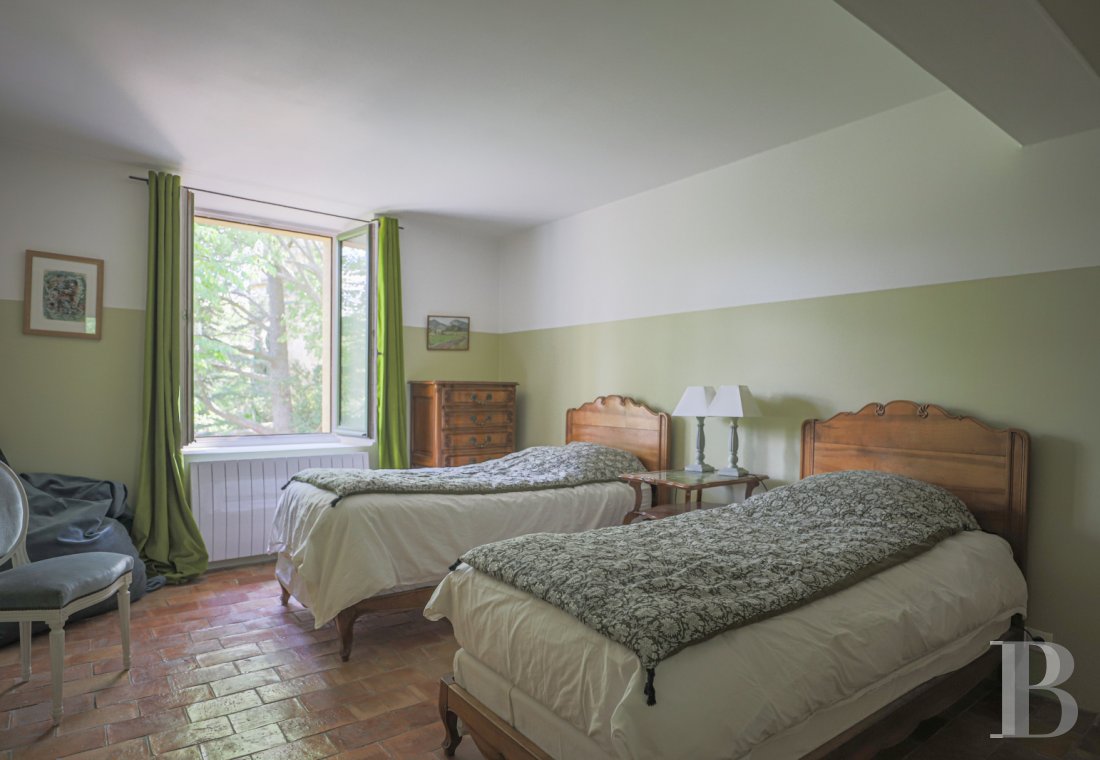 A 17th century building full of light and space in the Luberon, on the outskirts of Lourmarin - photo  n°14