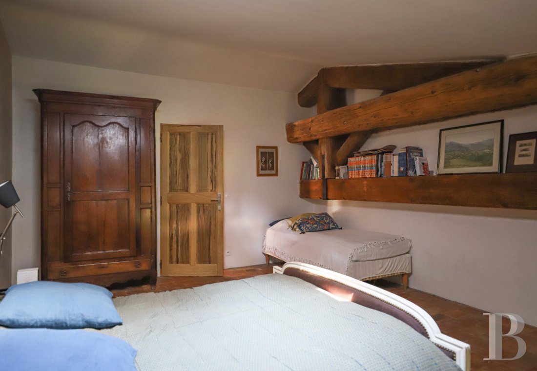A 17th century building full of light and space in the Luberon, on the outskirts of Lourmarin - photo  n°21