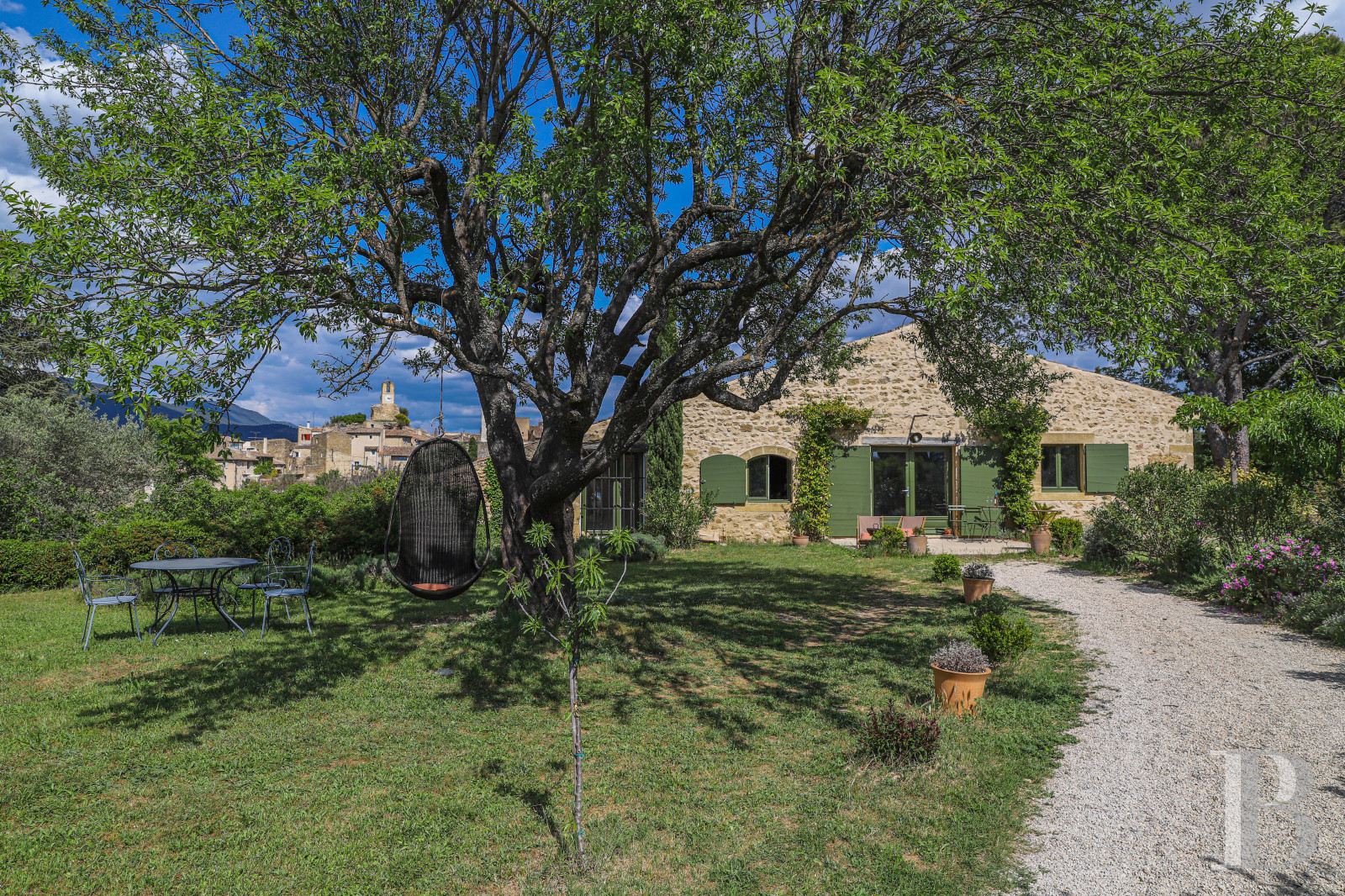 A 17th century building full of light and space in the Luberon, on the outskirts of Lourmarin - photo  n°24