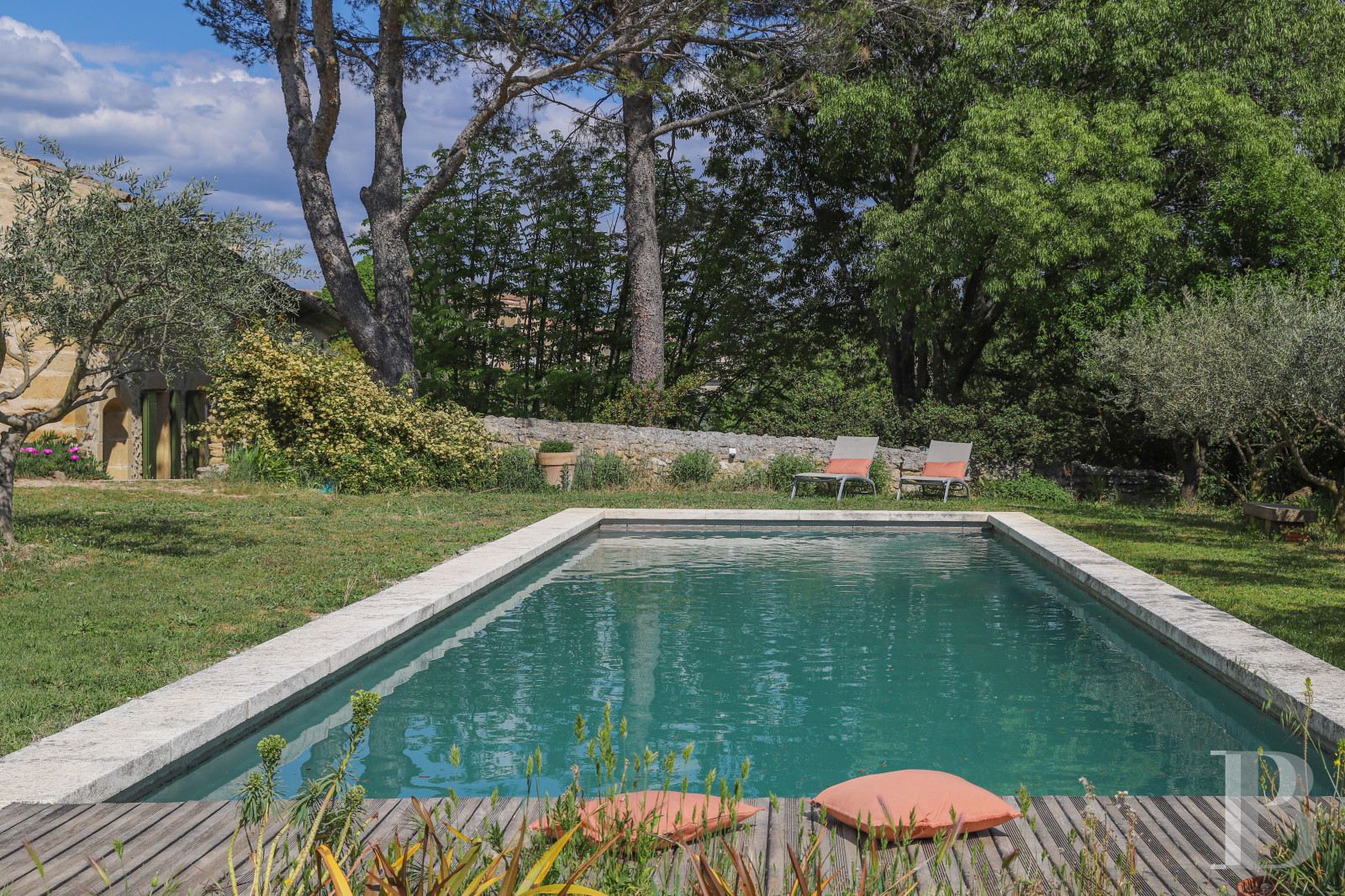 A 17th century building full of light and space in the Luberon, on the outskirts of Lourmarin - photo  n°5