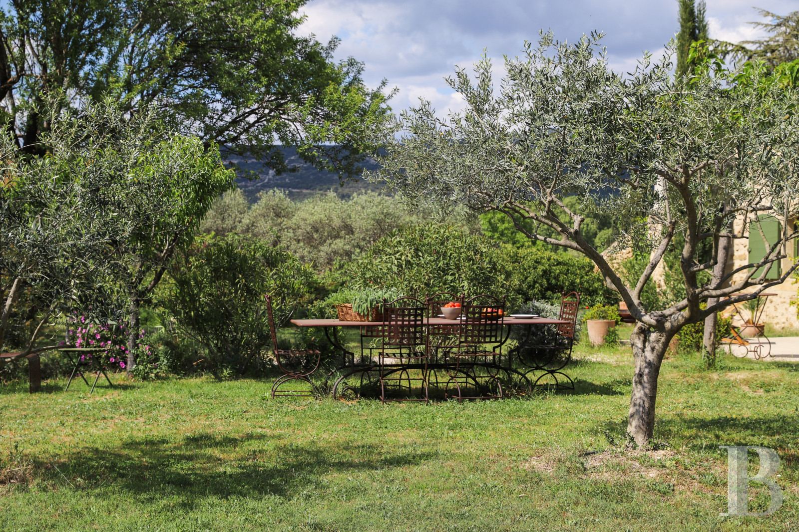 A 17th century building full of light and space in the Luberon, on the outskirts of Lourmarin - photo  n°3