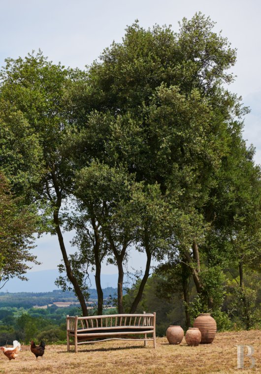 En Catalogne, dans l’arrière-pays de l’Empordà,  une vaste « masia » rénovée en plusieurs maisons - photo  n°3