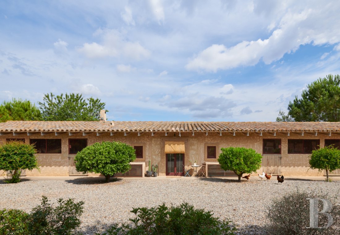 En Catalogne, dans l’arrière-pays de l’Empordà,  une vaste « masia » rénovée en plusieurs maisons - photo  n°30