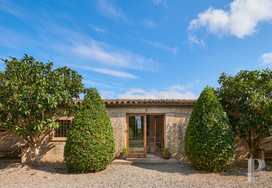 En Catalogne, dans l’arrière-pays de l’Empordà,  une vaste « masia » rénovée en plusieurs maisons - photo  n°5