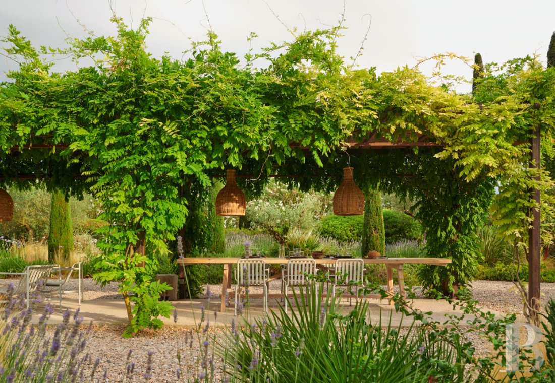 En Catalogne, dans l’arrière-pays de l’Empordà,  une vaste « masia » rénovée en plusieurs maisons - photo  n°8