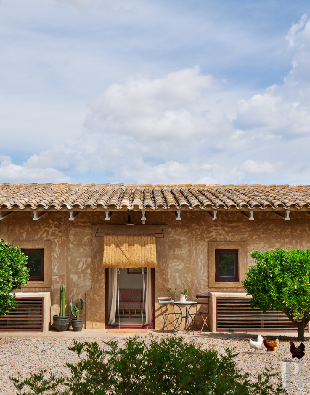 En Catalogne, dans l’arrière-pays de l’Empordà,  une vaste « masia » rénovée en plusieurs maisons - photo  n°7
