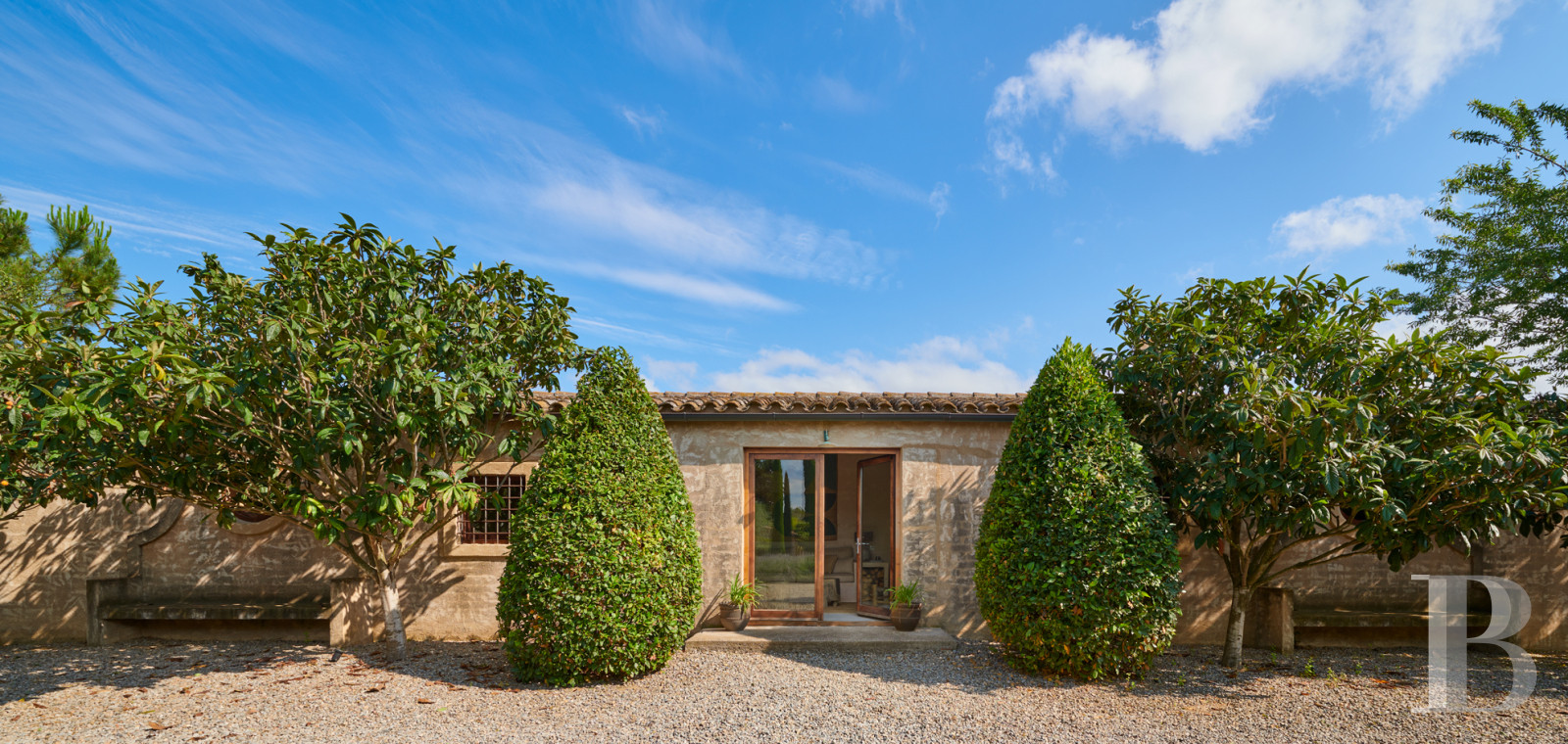 En Catalogne, dans l’arrière-pays de l’Empordà,  une vaste « masia » rénovée en plusieurs maisons - photo  n°5
