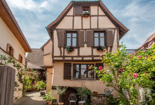 alsace - A 17th-century former winegrower's house and an independent gîte  in the heart of a village full of character in the Alsace vineyards 