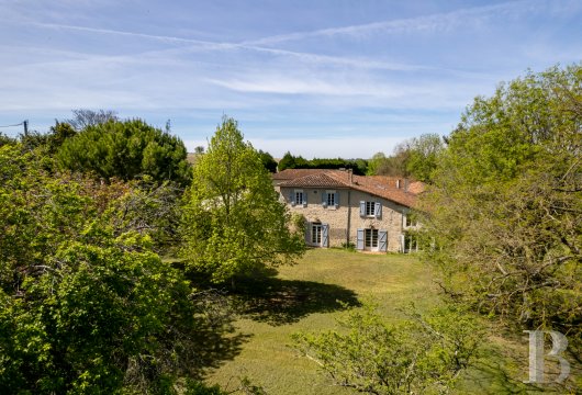 poitou-charentes - An old, 17th-century chaplaincy, its outbuildings, its swimming pool, its tennis court  and its 1.5 ha of parklands in Charente-Tuscany