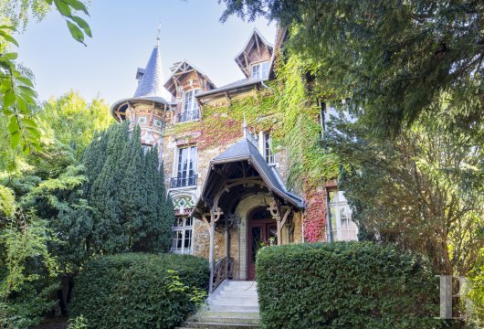 ile-de-france - An 1890 villa made of millstone, with a garden and outbuildings, 50 minutes from Paris