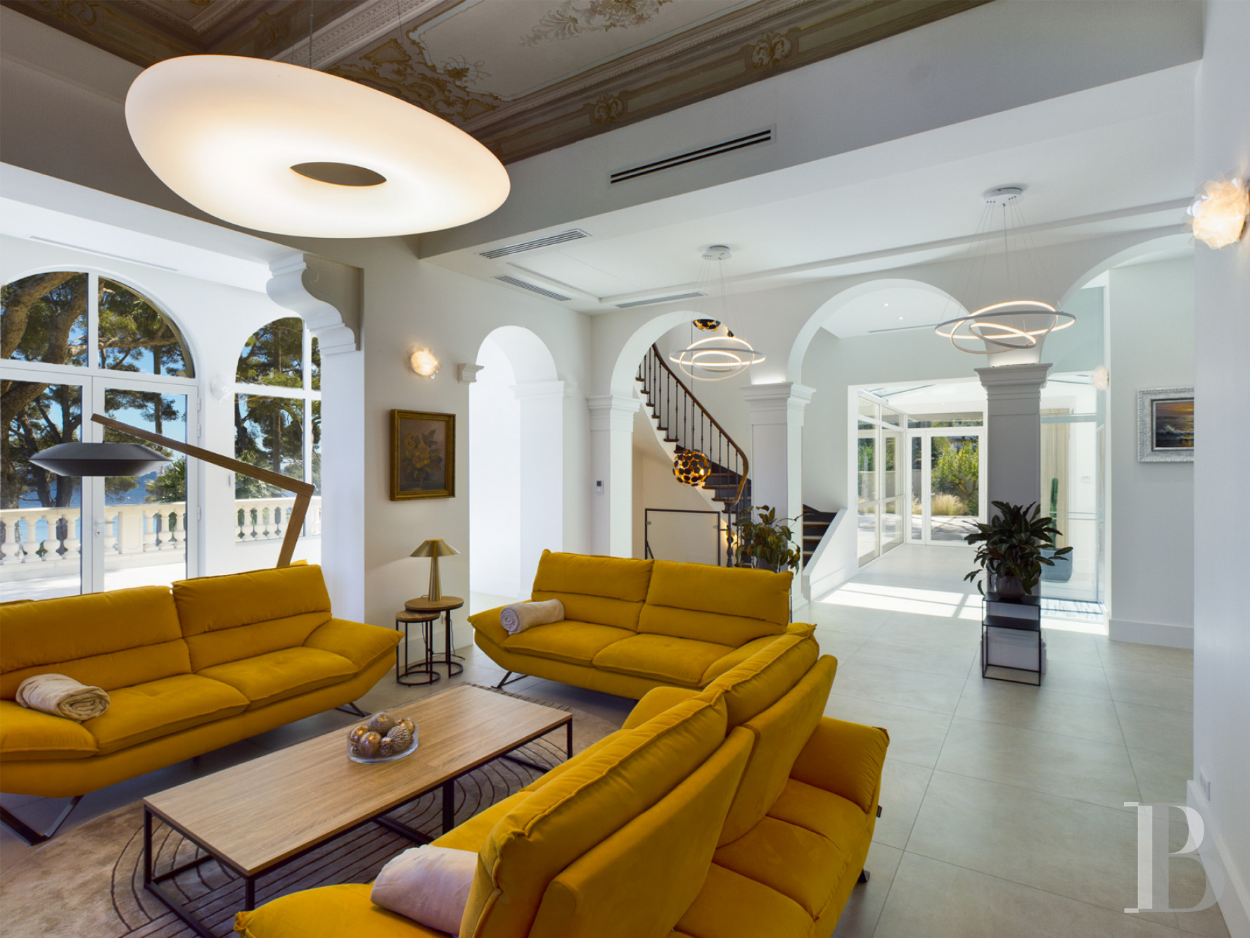 À la Seyne-sur-Mer, dans le Var, une grande villa du 19e siècle posée au-dessus de la mer - photo  n°9