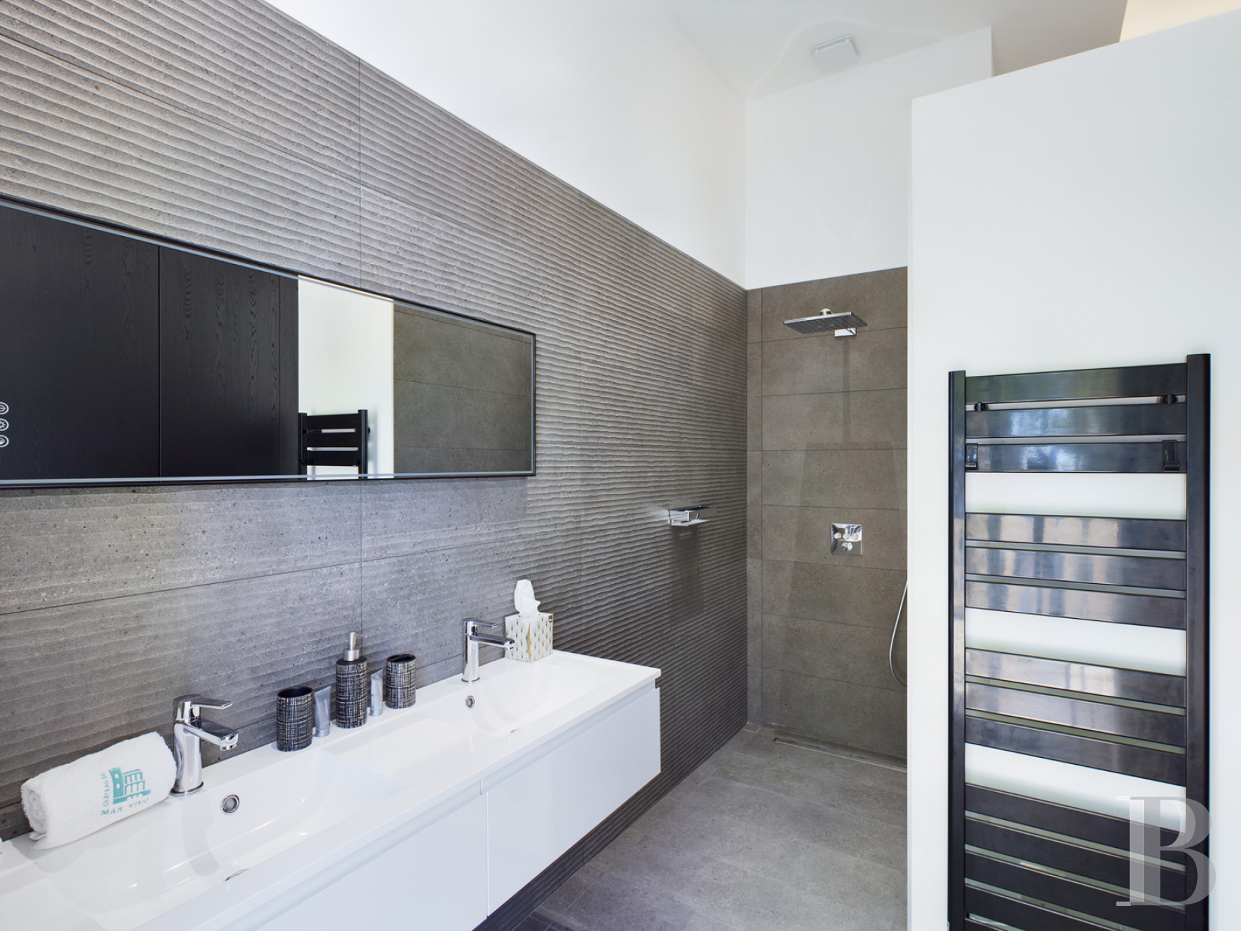 À la Seyne-sur-Mer, dans le Var, une grande villa du 19e siècle posée au-dessus de la mer - photo  n°14