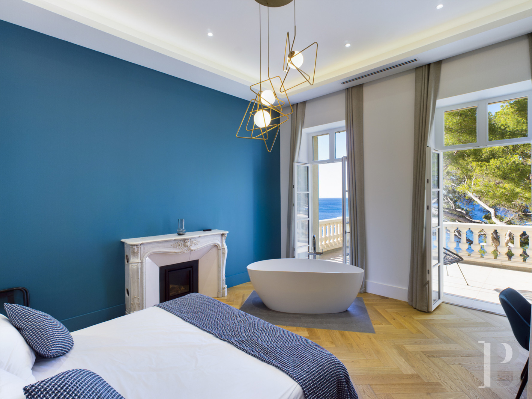 À la Seyne-sur-Mer, dans le Var, une grande villa du 19e siècle posée au-dessus de la mer - photo  n°16