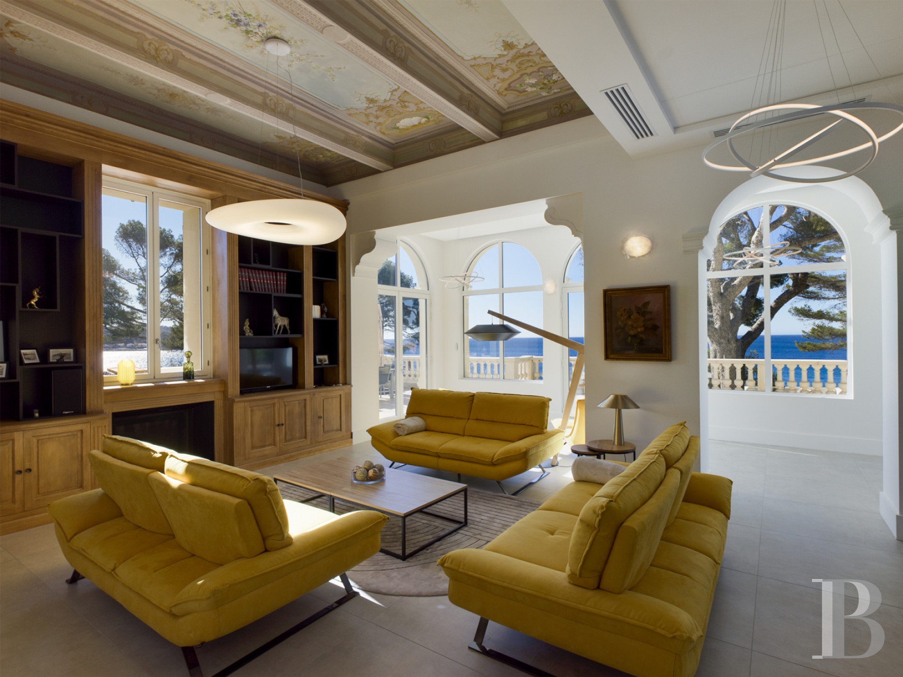 À la Seyne-sur-Mer, dans le Var, une grande villa du 19e siècle posée au-dessus de la mer - photo  n°7