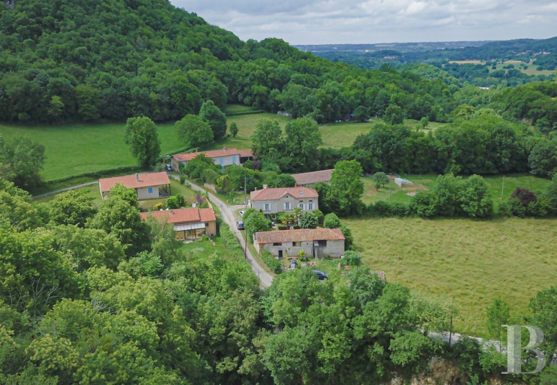 A 19th century mansion in a hamlet in Saint-Bertrand-de-Comminges, Haute-Garonne - photo  n°2